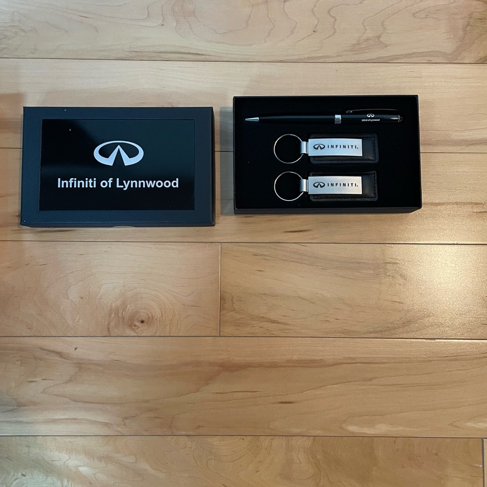 Infiniti Keychain and Pen Set